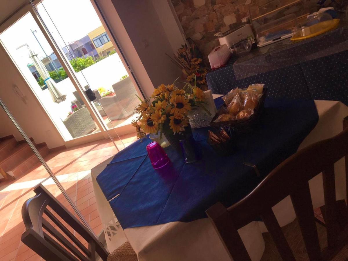 B&B Hollywood - Parcheggio Privato ปอร์โตเชซาเรโอ ภายนอก รูปภาพ